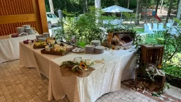 tavolo con buffet formaggi